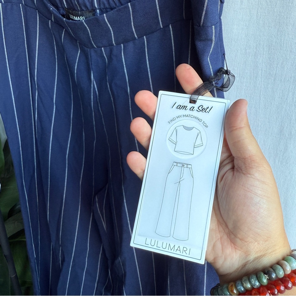 NWT Lulumari Navy Blue Pinstriped Straight/Wide Leg Trouser Style Pants / Size L - Picture 4 of 7